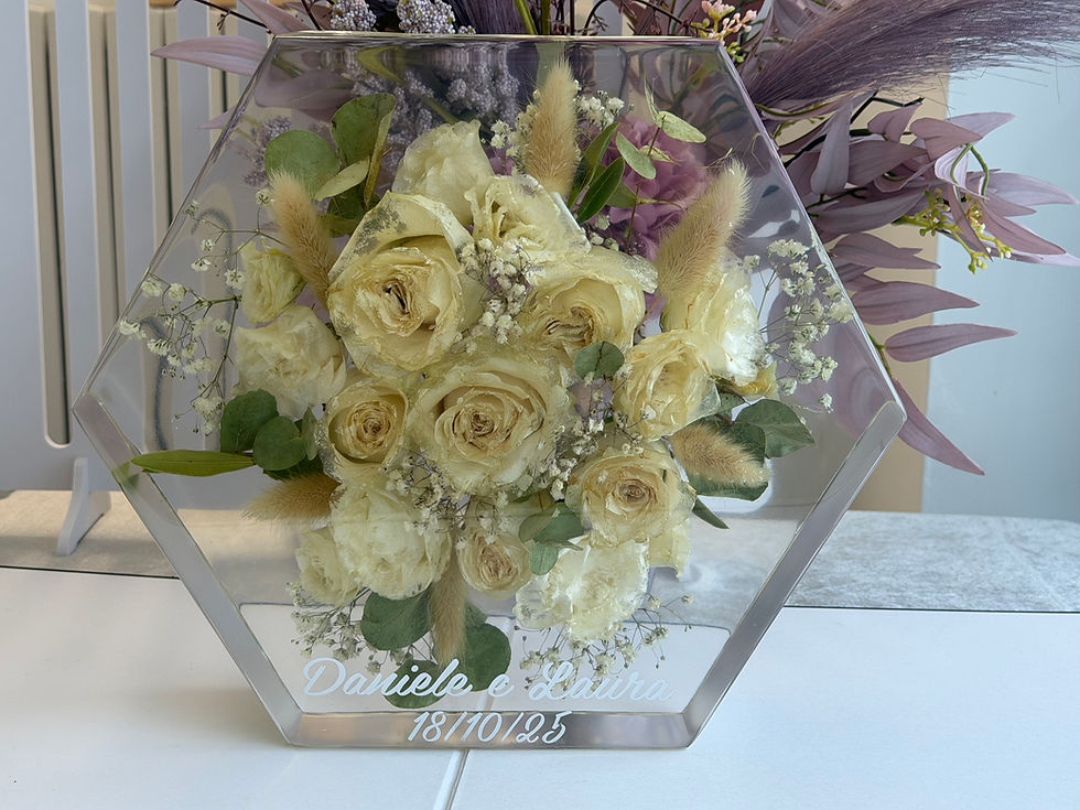 Thumbnail: Bouquet nella resina | Esagono L