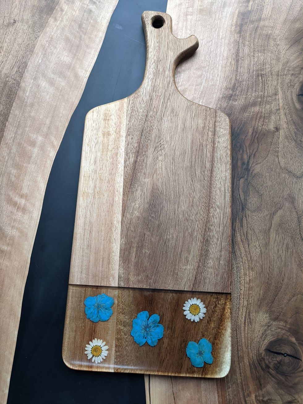 Thumbnail: Blue and white flower board