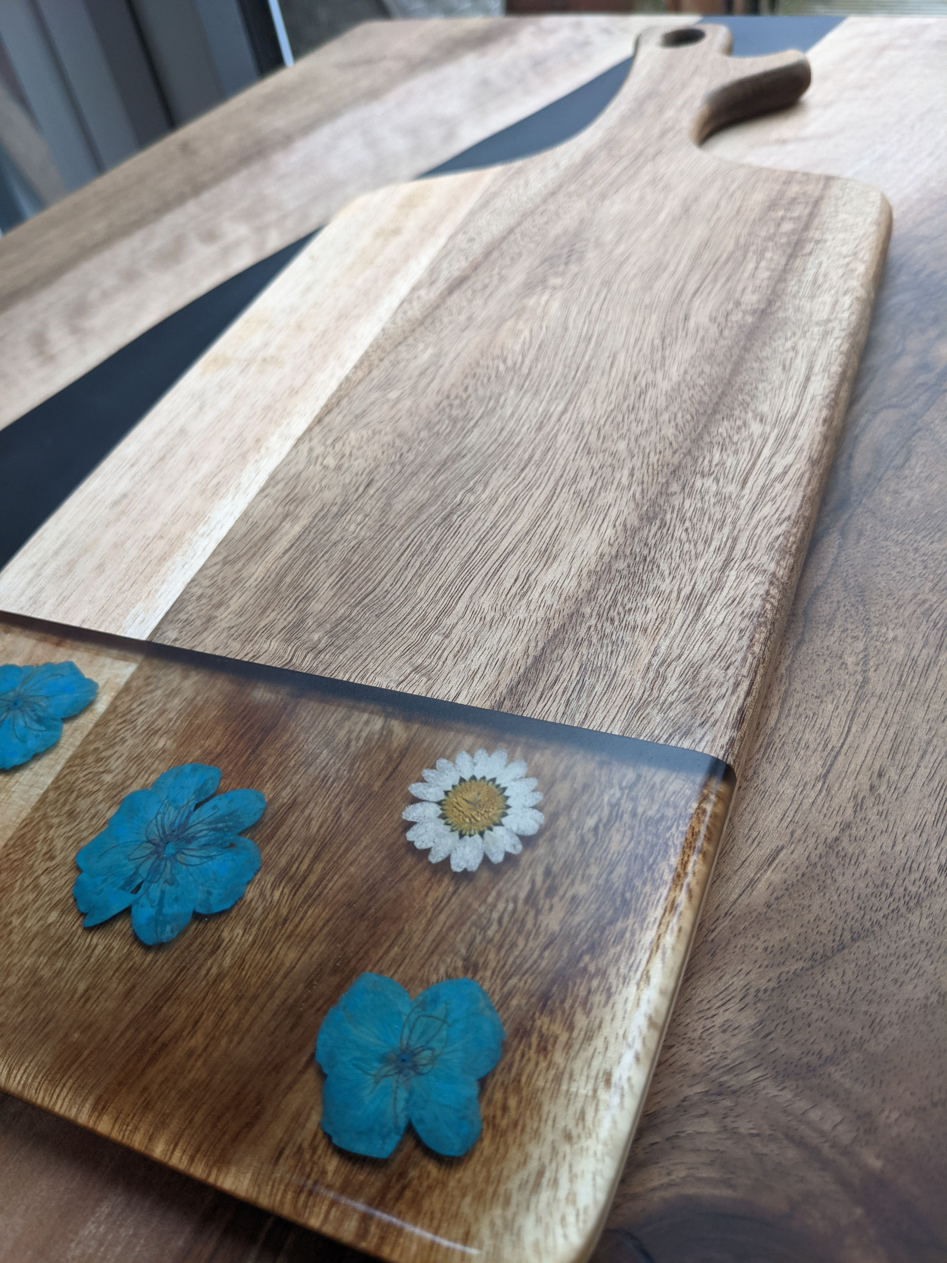 Blue and white flower board