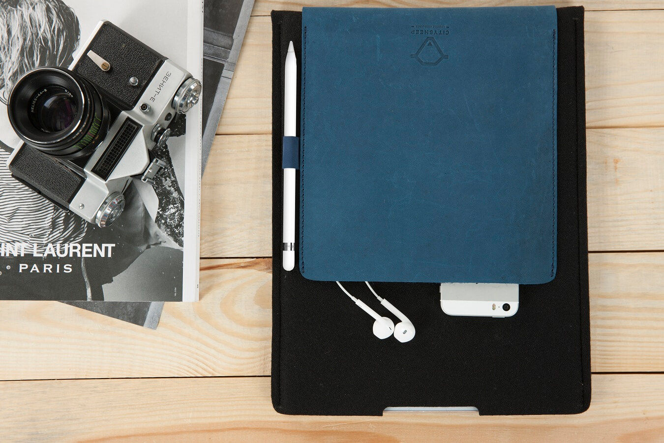 SECOND SKIN iPad Air Sleeve/ Deep Blue/