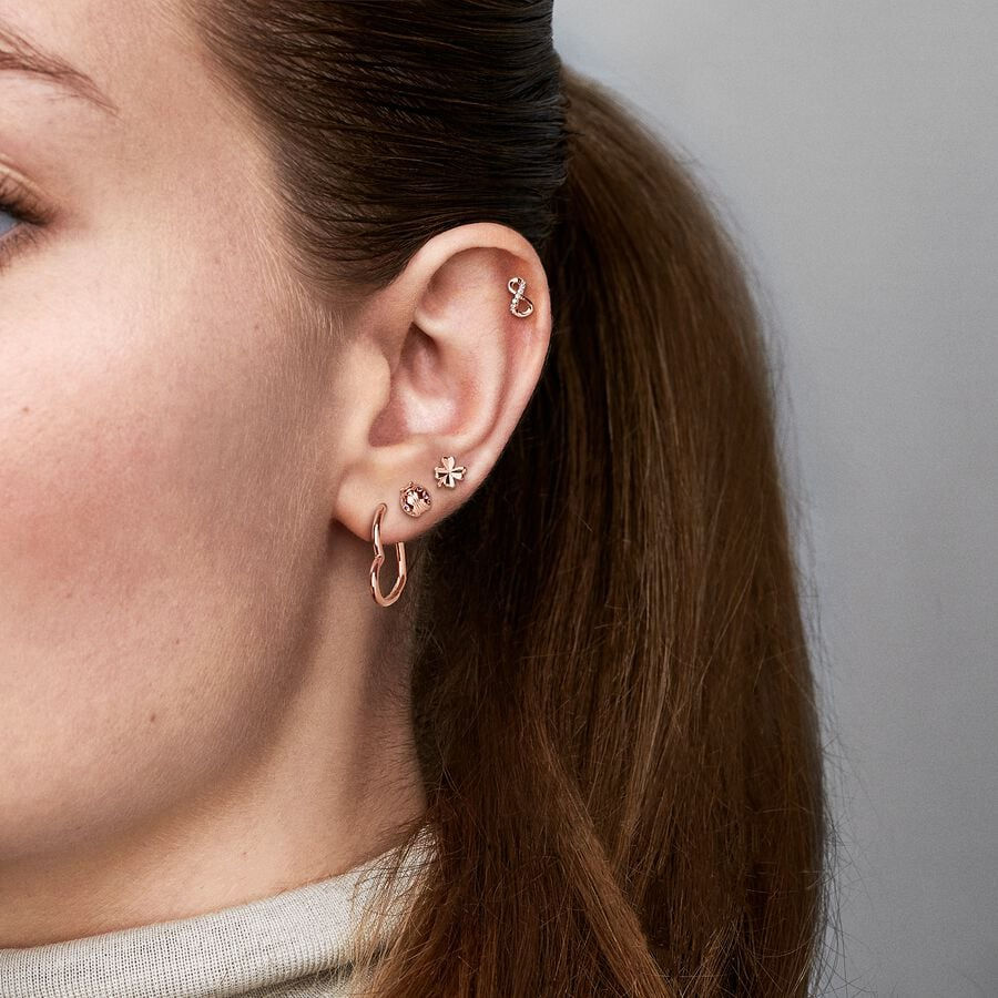 Miniatura: Sparkling Infinity Stud Earrings