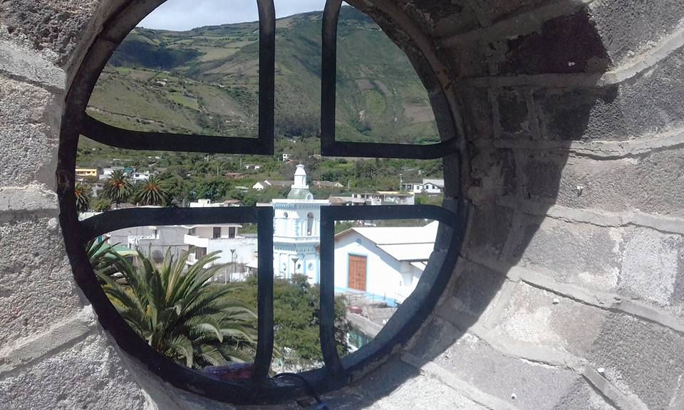 Iglesia La Dolorosa desde Mirador Torres San Pedro de Puéllaro