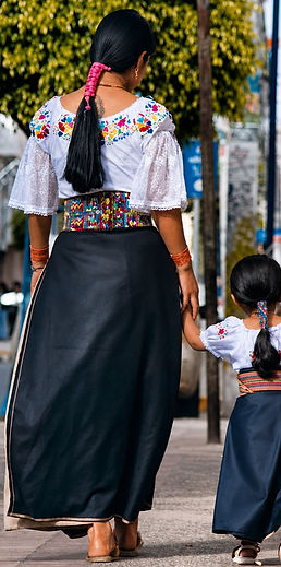 Otavalo ropa_edited.jpg