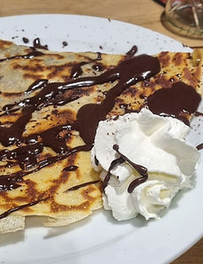 Des crêpes sucrées avec des suppléments (chantilly, ect ...) !