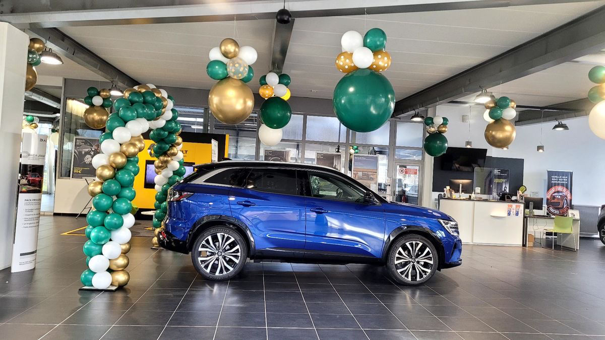 CAR DEALERSHIP BALLOON DECORATIONS 