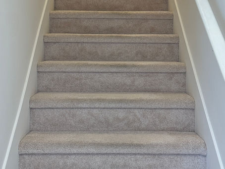 Spotless stair carpet in Langley townhouse after professional carpet shampooing and move-out cleaning – OnePro Cleaning, Metro Vancouver
