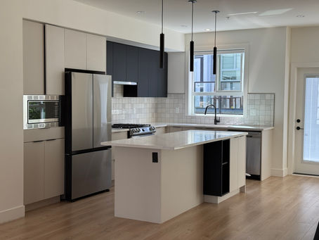 Modern Langley townhouse professionally cleaned—gleaming appliances, polished countertops, and spotless floors after move-out cleaning by OnePro Cleaning.