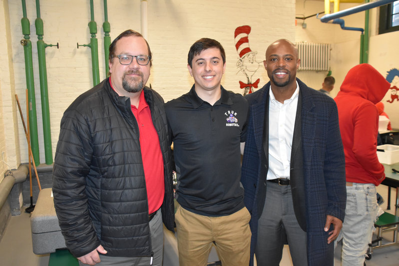 Tom Clark, Darnell Dunn