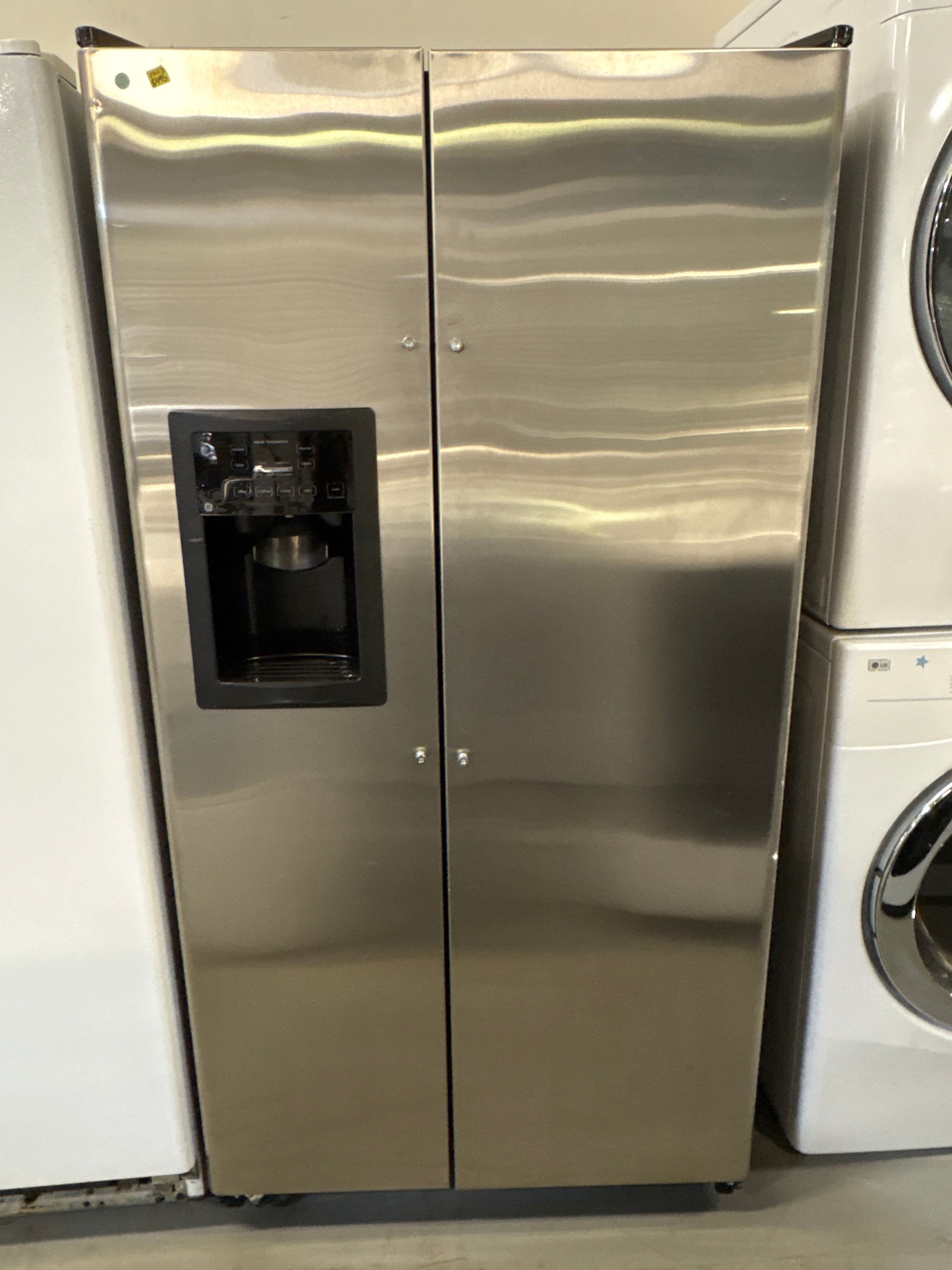 GE-Side by Side Smart Refrigerator features water dispenser, In stainless steel.