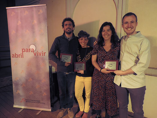 De derecha a izquierda: Lia Sampai, Pilu Velver y Carlo Fidel. 1º, 2º y 3º premio de Abril Para Vivir 2022