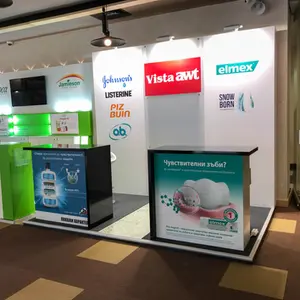 Изложбен щанд на Vista AWT. Щандът представя различни марки: Jamieson, Aboca, Johnson’s, Listerine, Piz Buin, OB, Elmex и Snow Born.  Задната стена е с бял фон с логата на останалите марки и два деска, върху които са поставени рекламни пана на Listerine и Elmex. Задната стена е засветена с прожектори прихванати към горния ръб на стената.