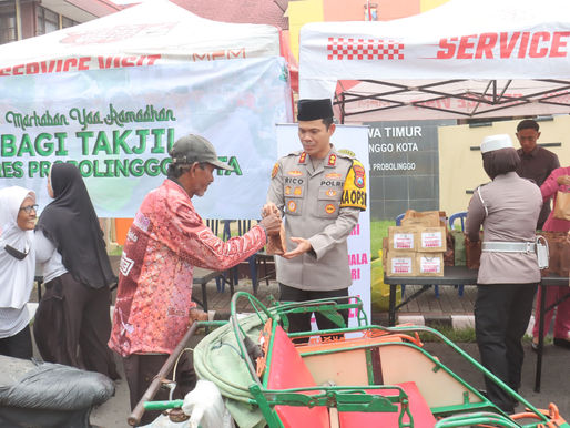 Polres Probolinggo Kota Tebarkan Kebaikan Lewat Bagi-bagi Takjil