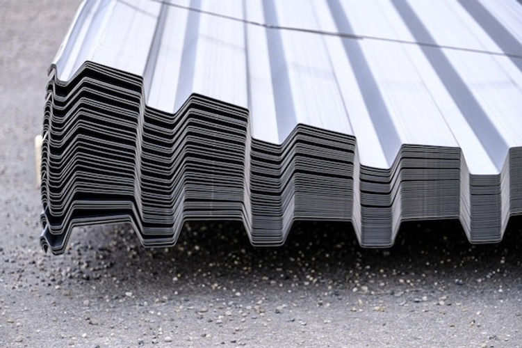 metal-roofing-sheets-waiting-del.jpg