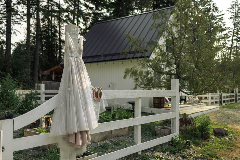 Itty Bitty Acres Yellow Point rustic barn and hobby farm wedding