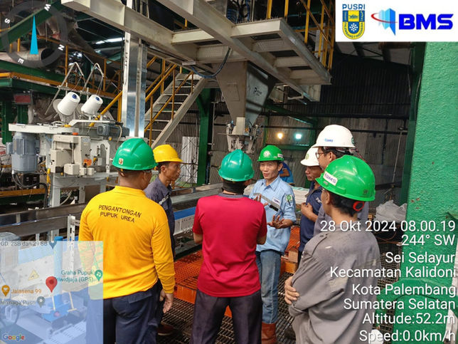 PT. Borneo Mitra Sinergi workers planning operations around the bagging machine
