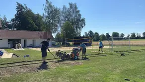 Viele Hände, ein Ziel: FCB bereitet Sportanlage auf die neue Saison vor