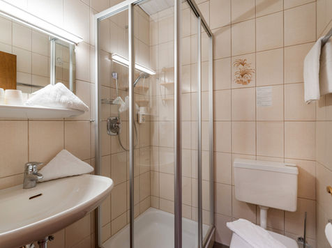 Hotel_Gaensleit_Gaensleit_23_Soell_03_2020_Zimmer_102_Badezimmer.JPG
