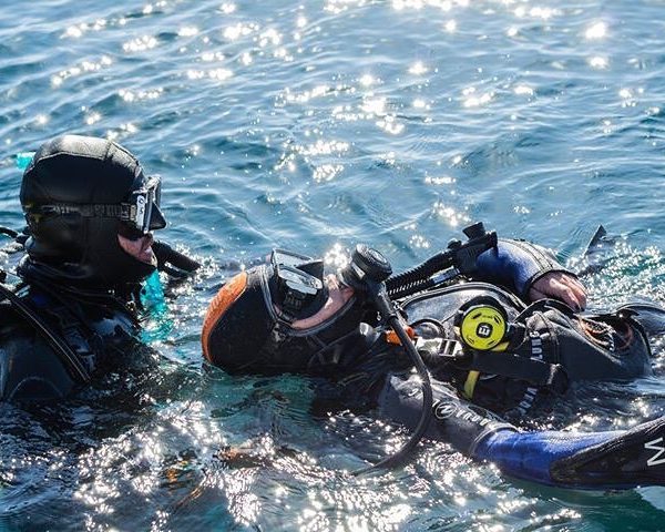 Curso de mergulho Divemaster SDI profissional em Guarapari