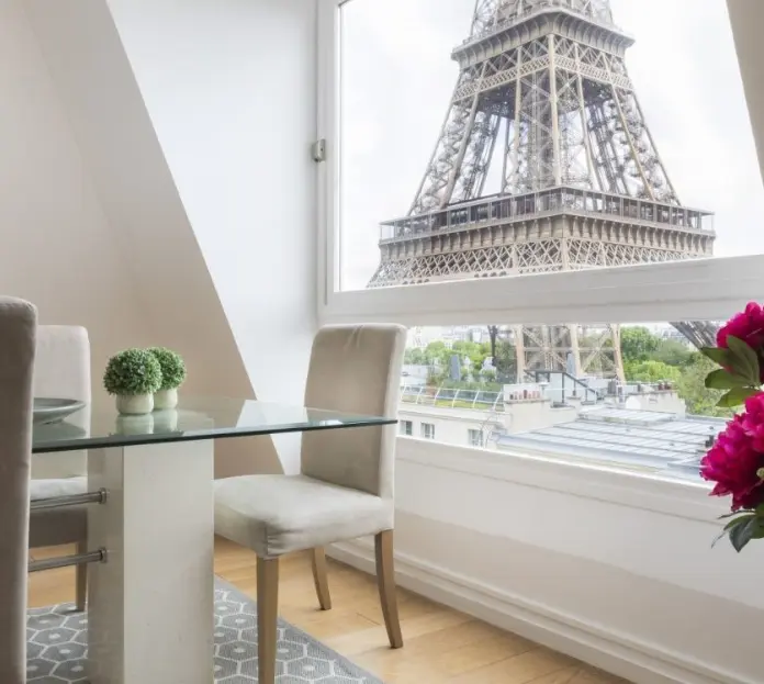 Appart-vue-tour-Eiffel