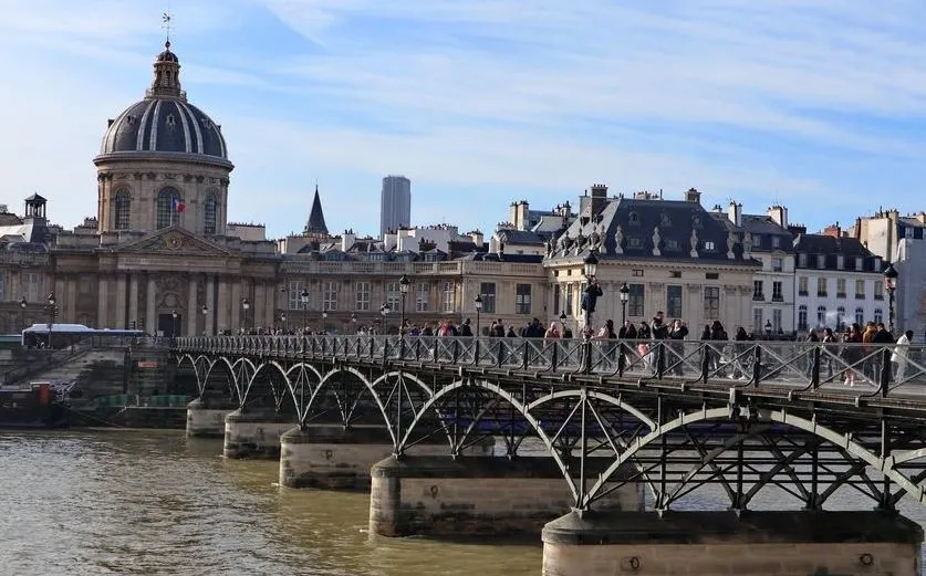 Le-Pont-des-Arts_75006
