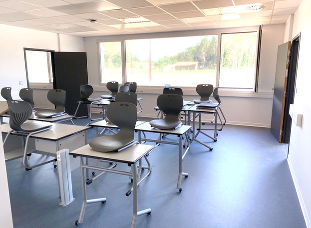 Salle de classe sol PVC + plinthes PVC