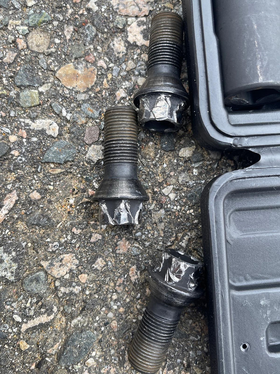 Roadside technician removing a damaged lug nut in St. Cloud, Florida