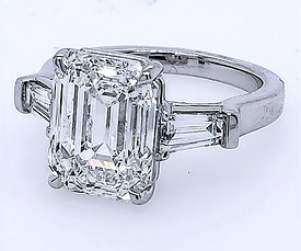 diamond engagement ring from River Jewelers at North Miami Beach