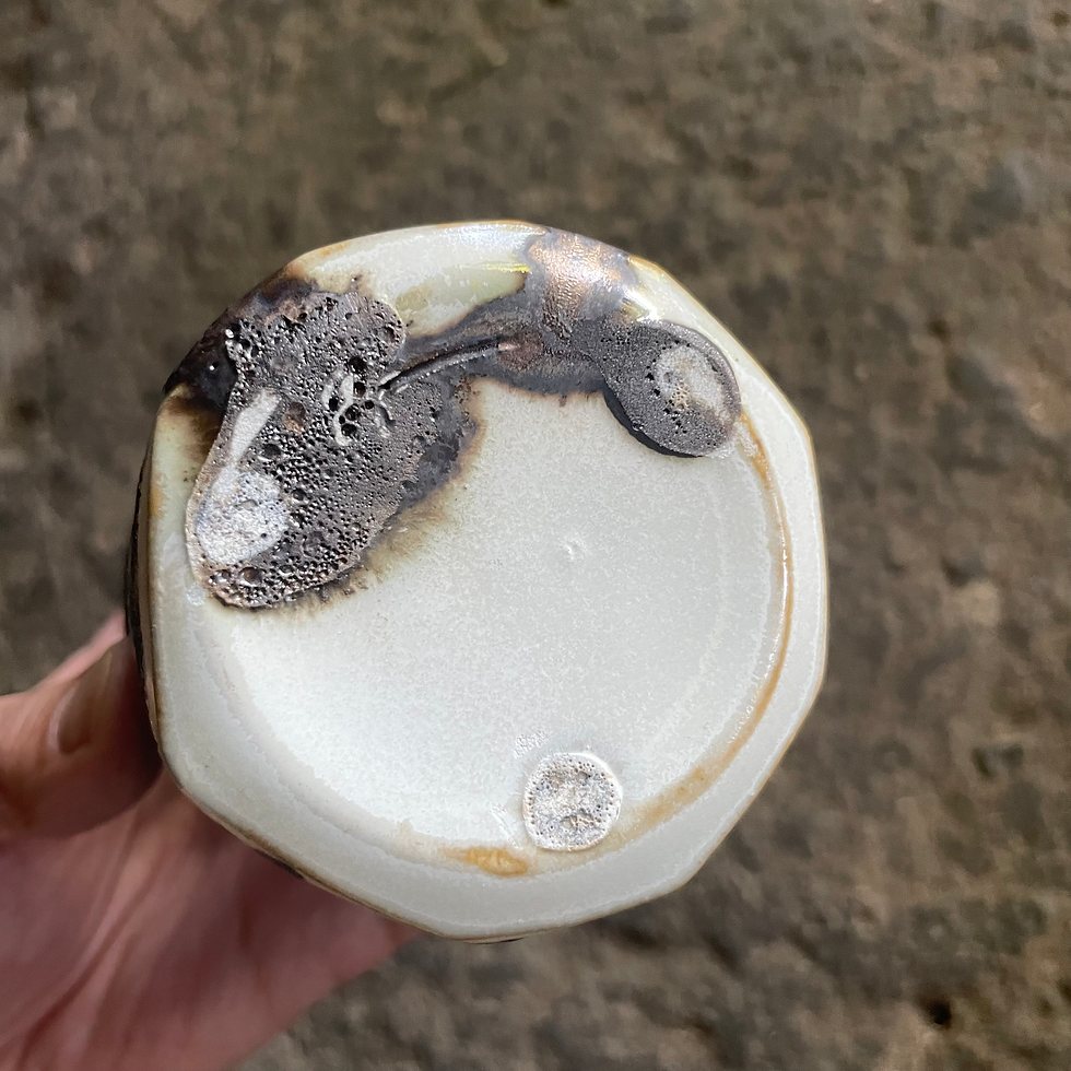 Thumbnail: 銀彩面取りカップ