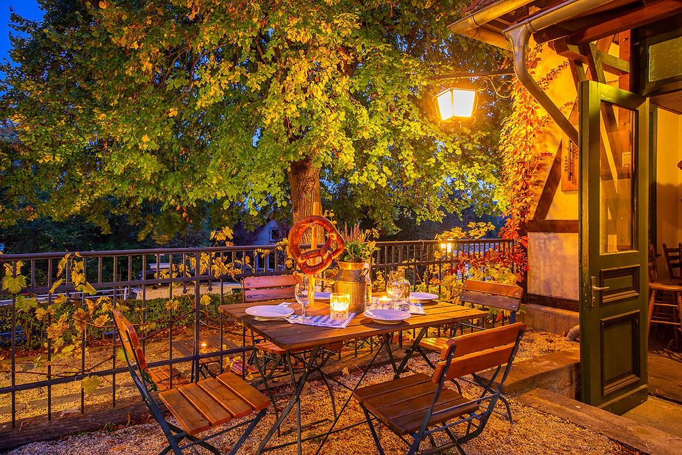 ein gedeckter Tisch im Biergarten in Jena Wöllnitz