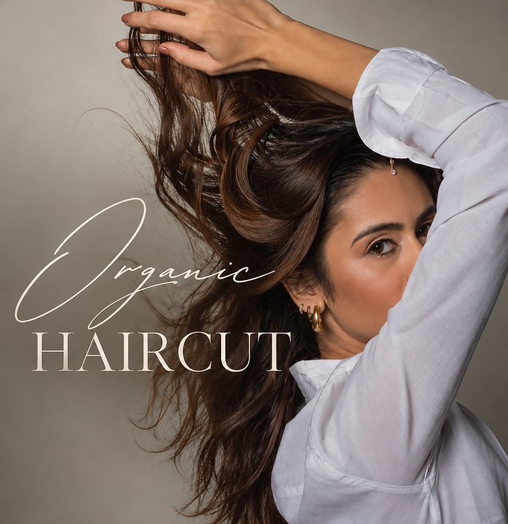 Frau mit langem, voluminösem braunem Haar - Organic Haircut bei Room Privée in Montabaur