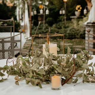 gold framed lanterns centerpiece