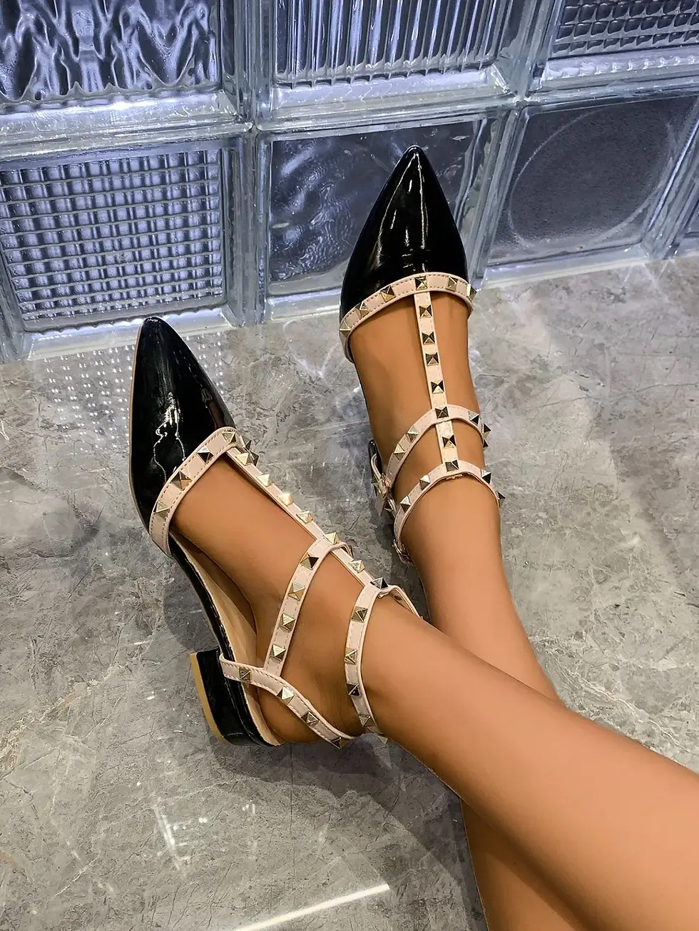 Thumbnail: 2025 New Rivet Head Sandals Women Summer Pointed Toe Thick Heel Fashionable Vers