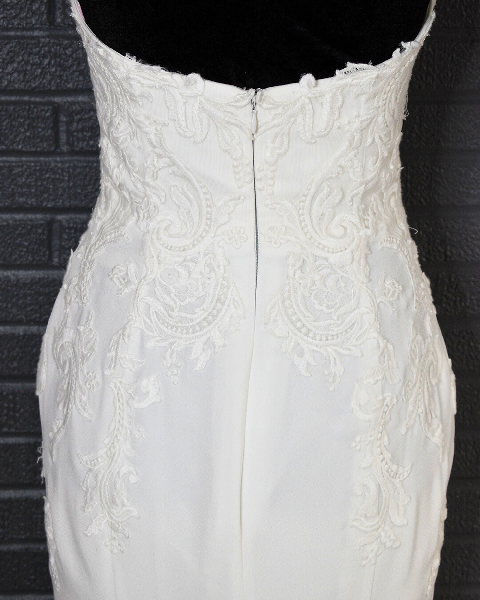 Thumbnail: Badgley Mischka Ivory long Wedding Gown - Size 6