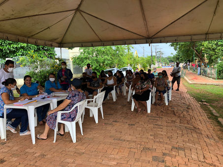 Mulheres atendem chamado para atendimento de prevenção ao Câncer.