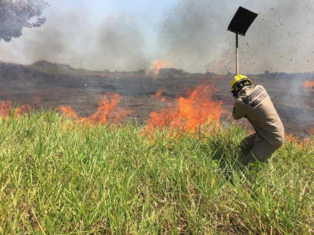Palestra sobre educação ambiental em duas escolas em Senador Guiomard
