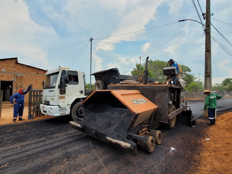 Bairro Naire Leite tem sexta rua beneficiada com asfalto