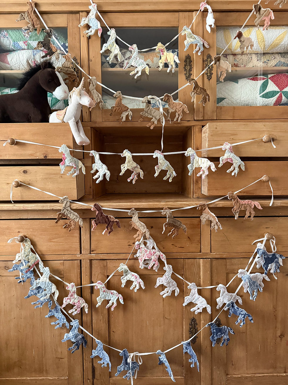 Thumbnail: Horse garland 