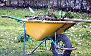 Brouette de jardin jaune
