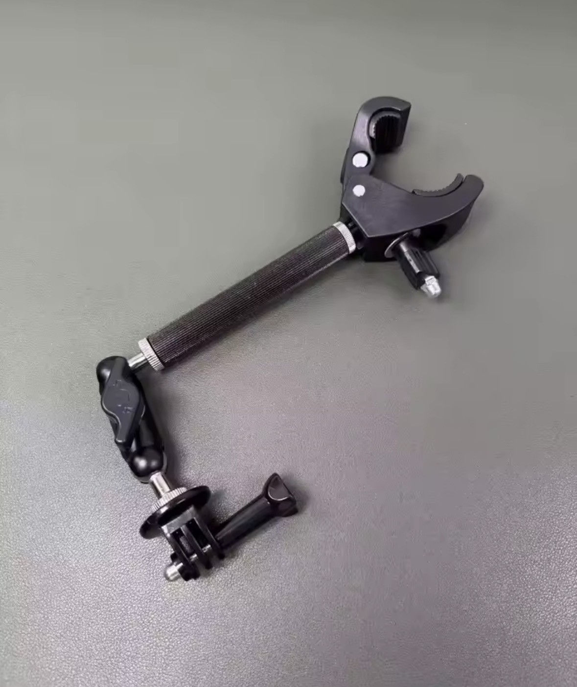 Wzmocniony aluminiowy uchwyt na klatkę