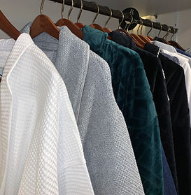 bath robes / loungewear / smoking robes