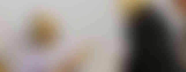 Dan Hill at vending table speaking to customer