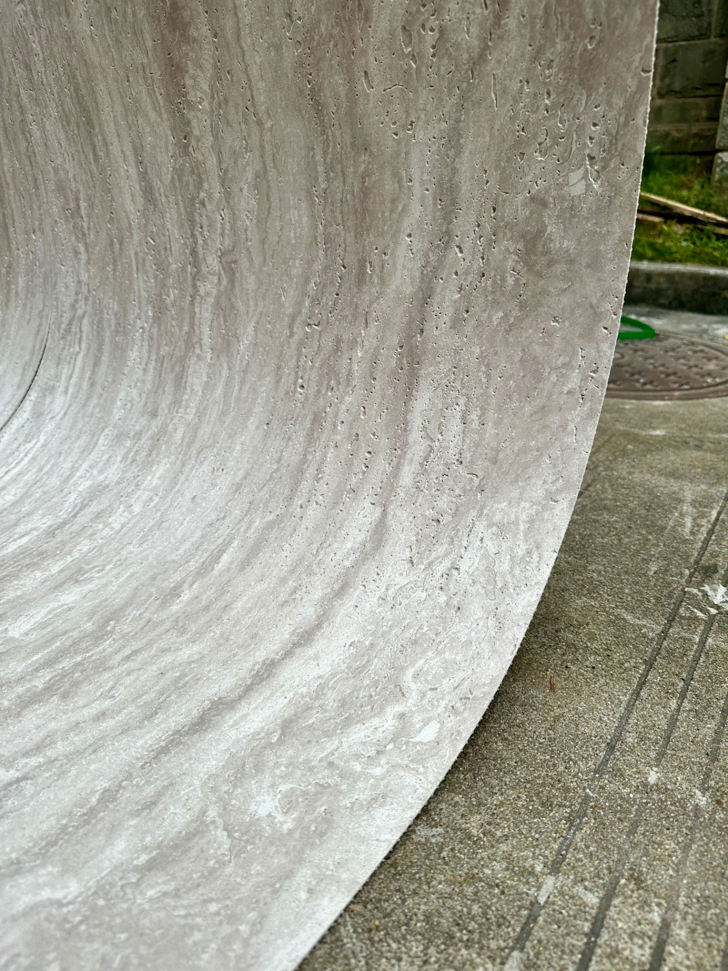 טרוורטין מילאנו אפור - חיפוי קיר אבן טבעית איכותית | Stone Wall Israel