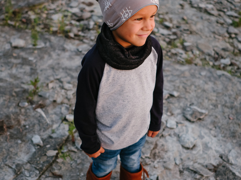 Portrait of a boy wearing a Mini Tipi beanie during branding photography session with Melanie Mathieu Photography. Melanie is a lifestyle, branding and family photographer in Ottawa Gatineau.