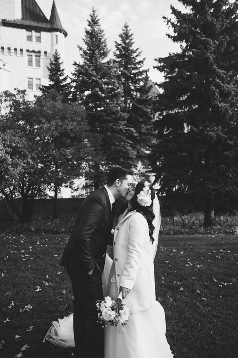 Bride and groom kissing during photography session at Major Hill's Park in Ottawa. Photo was taken by Melanie Mathieu Photography following a wedding ceremony at the Metropolitain Brasserie. 