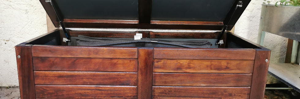 Holztruhe für Sitzpolster