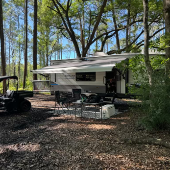 Off grid RV camper rental with generator in Osceola Florida