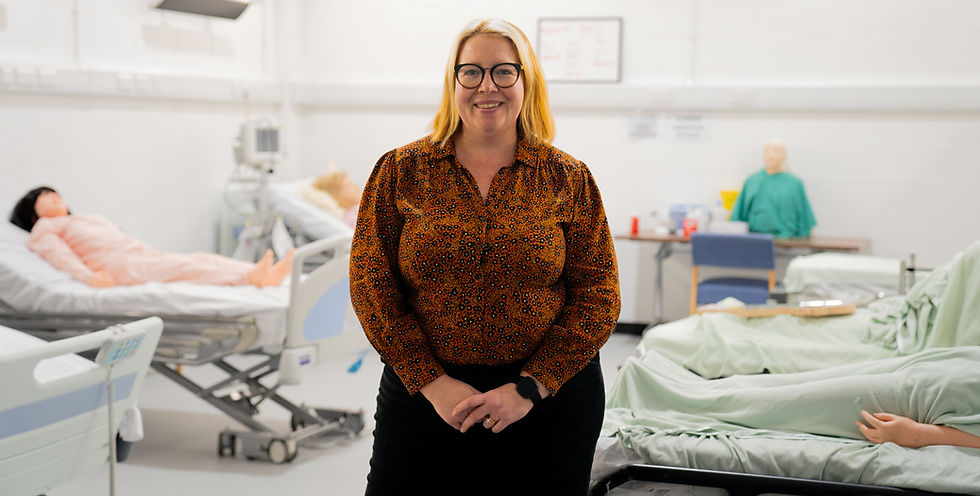 Kathryn Tolfree in simulation clinical environment. Coaching and training for nurses.