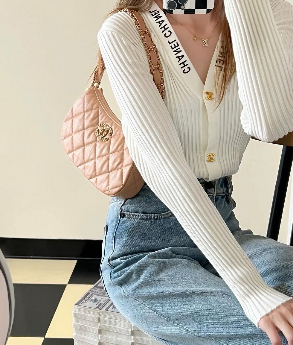Hình thu nhỏ: Chanel 19 hobo 