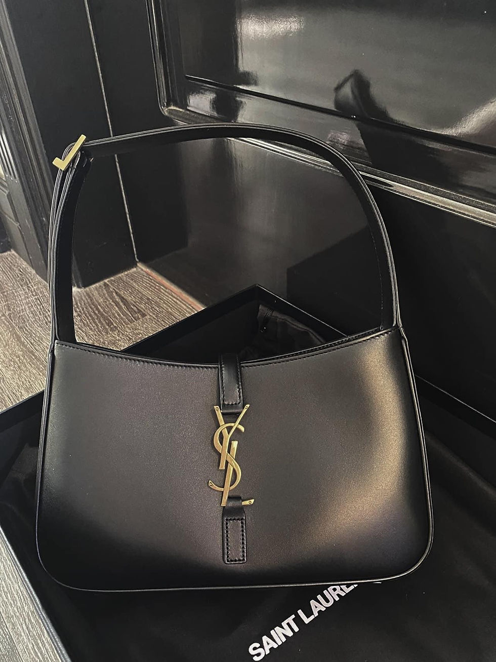 Hình thu nhỏ: Ysl hobo 