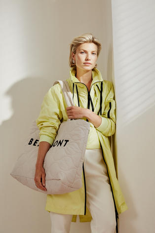 16_Yellow_Coat_01_1164.jpeg